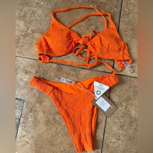 Berlook Size Small. Orange Textured Bikini Set. New with tags. - Picture 1 of 3